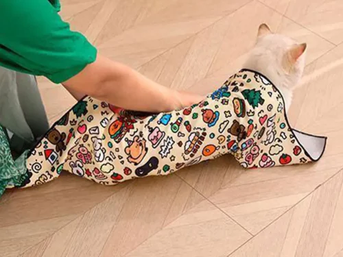 Cat Restraint Wrap Self-Adherent Cat Grooming Wrap Anti-Bite Anti-Scratch Anti-Escape Cat Swaddle Wrap for Cats and Dogs